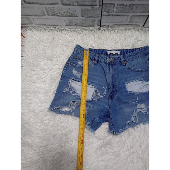 Almost Famous Super High Rise Distressed Cutoff Denim Jean Shorts Womens Size 5 - Picture 3 of 10